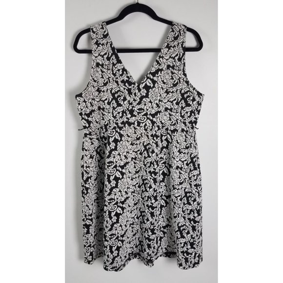 Motherhood Maternity Sz. L Black & White Tank Babydoll Style Dress NWT - Picture 6 of 6